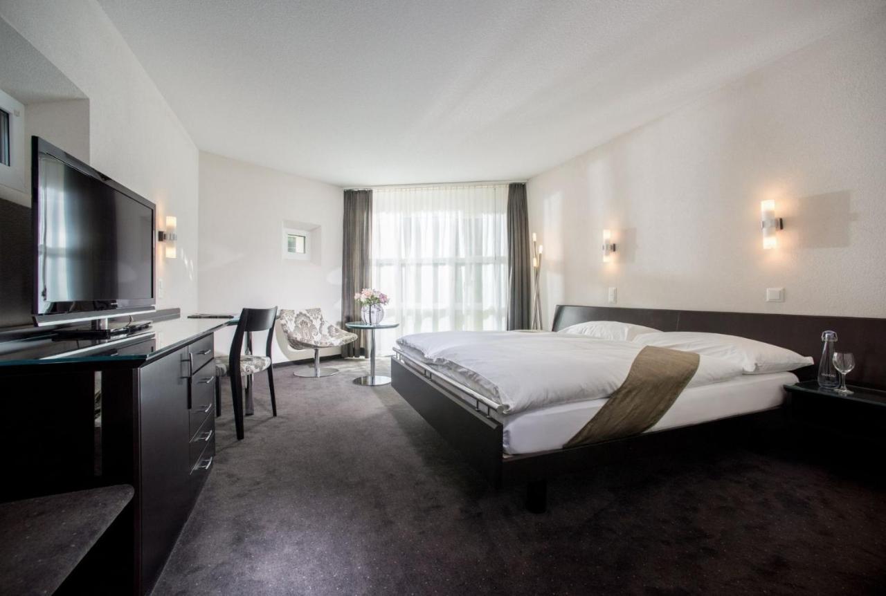 Grand Hotel Les Endroits La Chaux De Fonds Pokoj fotografie